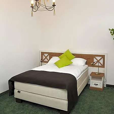 Sandro Silver & Spichlerz Antoniny מלון 3*