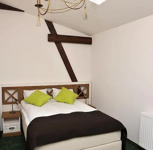 Sandro Silver & Spichlerz Antoniny 레스노